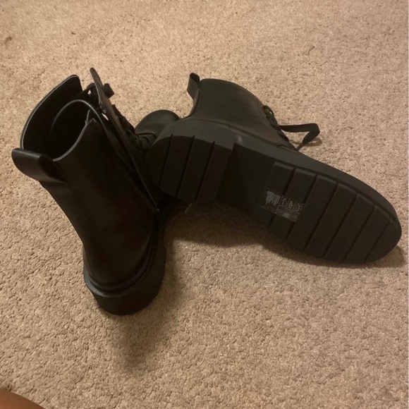 Boots - Picture 3 of 3